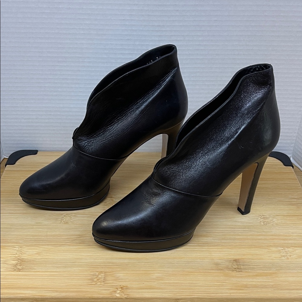 Hugo Boss Black Leather Stiletto Booties. Size 38.5
